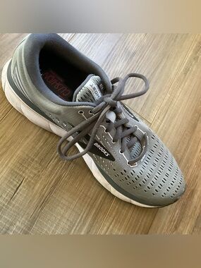 Women’s Brooks Ghost 13 Shoe - Grey/Purple